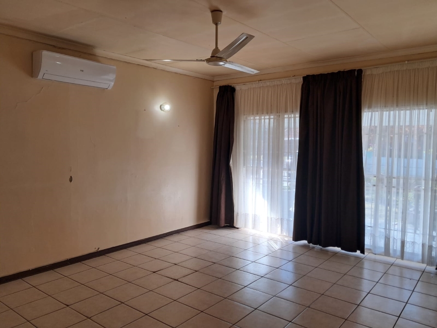3 Bedroom Property for Sale in Naudeville Free State